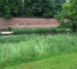 Escarpenmauer Glacis Park