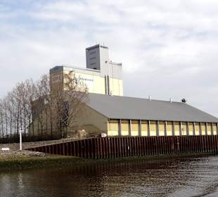 Die Malzfabrik von der Wasserseite