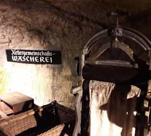 Ausstellung in den Katakomben