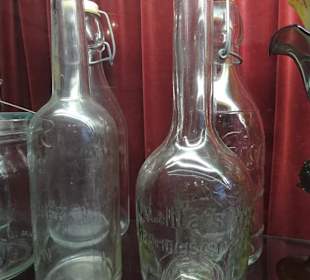 Exponate des Glasmuseums Gnarrenburg