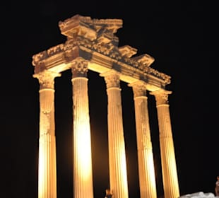 Apollo Tempel bei Nacht