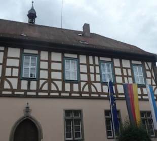 Beim Rathaus von Münnerstadt