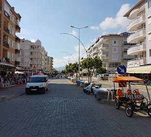 Einkaufsmöglichkeiten vorhanden 