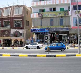 Hauptstrasse mit Geschäften