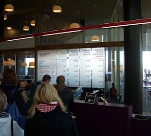 Eingangsbereich mit Preistafel