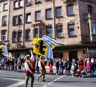 Hiltpoltsteiner Burgfesttrommler und Fahnenschwing