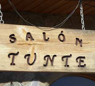 Sogar das Dorf heisst Tunte, nicht nur der Salon