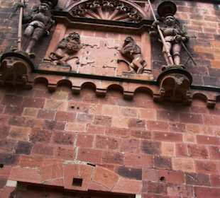 Der Eingang zum Schloss