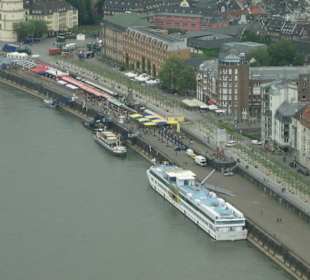 Blick auf den Schiffsanleger und Flaniermeile