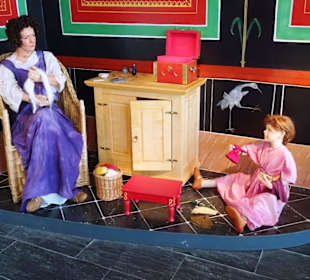 Diorama aus dem Leben in der Villa