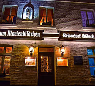 Außenansicht abends