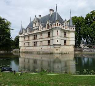 Das Schloss von der Gartenseite