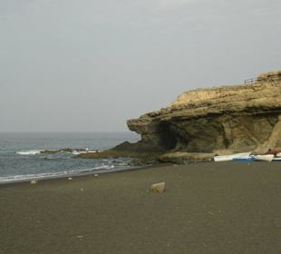 Steinformation auf dem Weg zu den Höhlen von Ajay