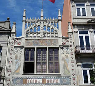 Außenansicht der Buchhandlung Lello