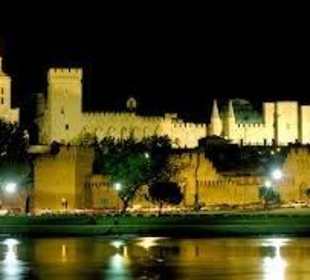 Avignon - 25 km de l'Hotel Le Mas des Comtes de Provence