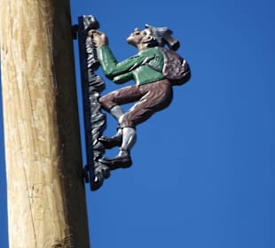 Details vom Maibaum in Seebruck