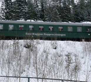 Der Rast-Waggon Januar 2011 und die Gegend