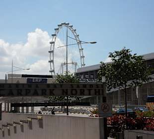 Vorm Hotel...- Blick zu Sing.-Flyer