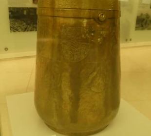 Die Wahlurne im ersten Deutschen Bundestages