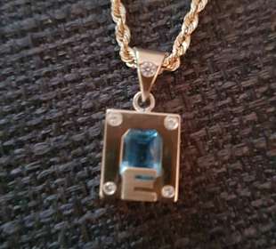 Blauer Marin mit Brillianten