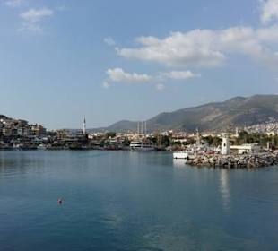 Alanya - Sicht von der Hafenmole zum Hafen