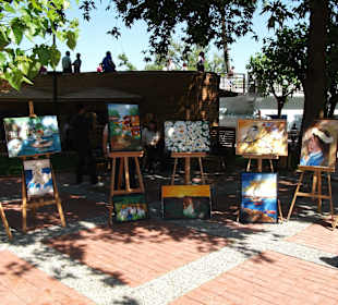 Kunstausstellung unten am Fluß