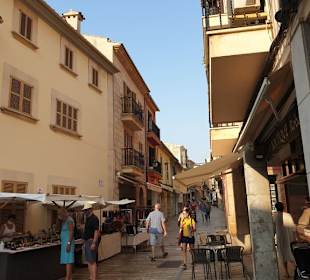 Stände in den Straßen von Alcúdia's Altstadt