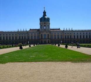 Schloß vom Park aus gesehen