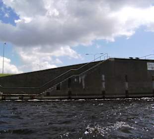 Hafenrundfahrt: Drehen an der Nordschleuse