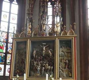 Altar mit dreiteiligem Altaraufsatz, ev.Kirche