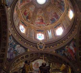 Die Kirche hat eine echte Kuppel