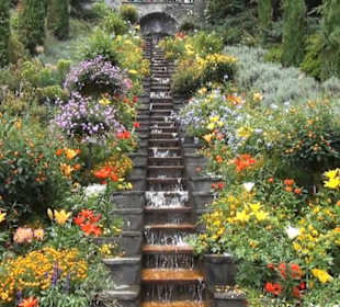 Italienische Blumen-Wassertreppe