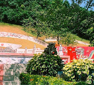 Chinesische Rundgräber auf Hügel