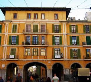 Im Zentrum mit Weihnachtsbeleuchtung