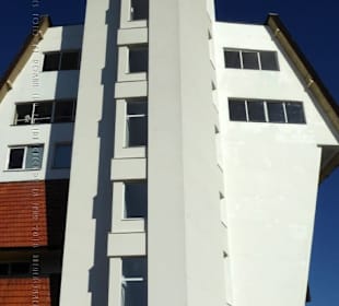 Verwaltungsgebaüde Hausnummer 13 mit Lift
