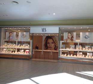Wola Park - salon Yes
