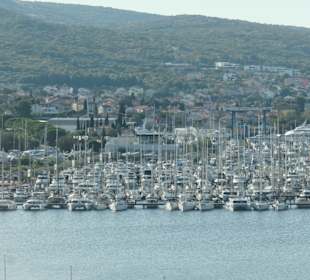 Yachthafen in der Bucht von Punta