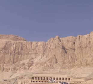  Weiter weg.Wie groß das Tal ist. 