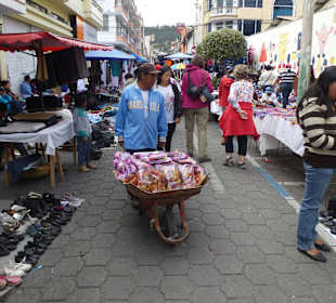 Samstag ist die ganze Stadt ein großer Markt
