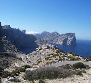 Blick vom Kap aus auf die Serpentinen