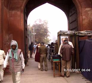 Eingang auf dem Weg zum Thai Mahal