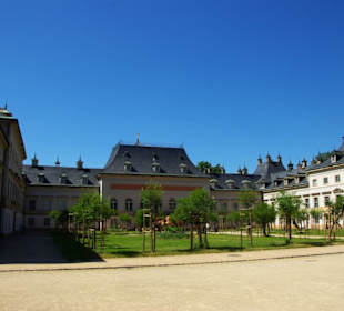 U-Form Aufbau vom Schloss