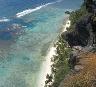 Blick vom Faro auf Playa Fronton