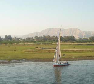 Blick von Luxor zum Tal der Könige