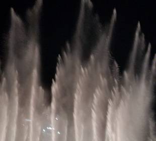 Wasser Fontaine Abendshow in der Dubai Mall