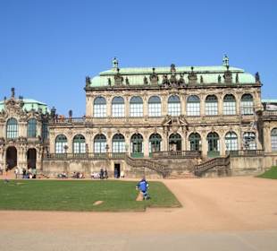 Zwinger, links der Wallpavillon