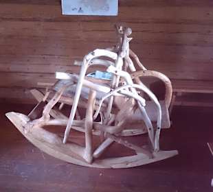 Schaukelstuhl in Wanderhütte mit Sauna