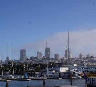 Waterfront und City vom Pier betrachtet