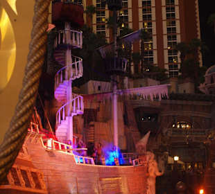 Sirenenshow vor dem TI