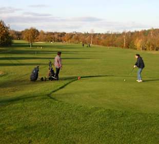 Golfen mitten in der Natur